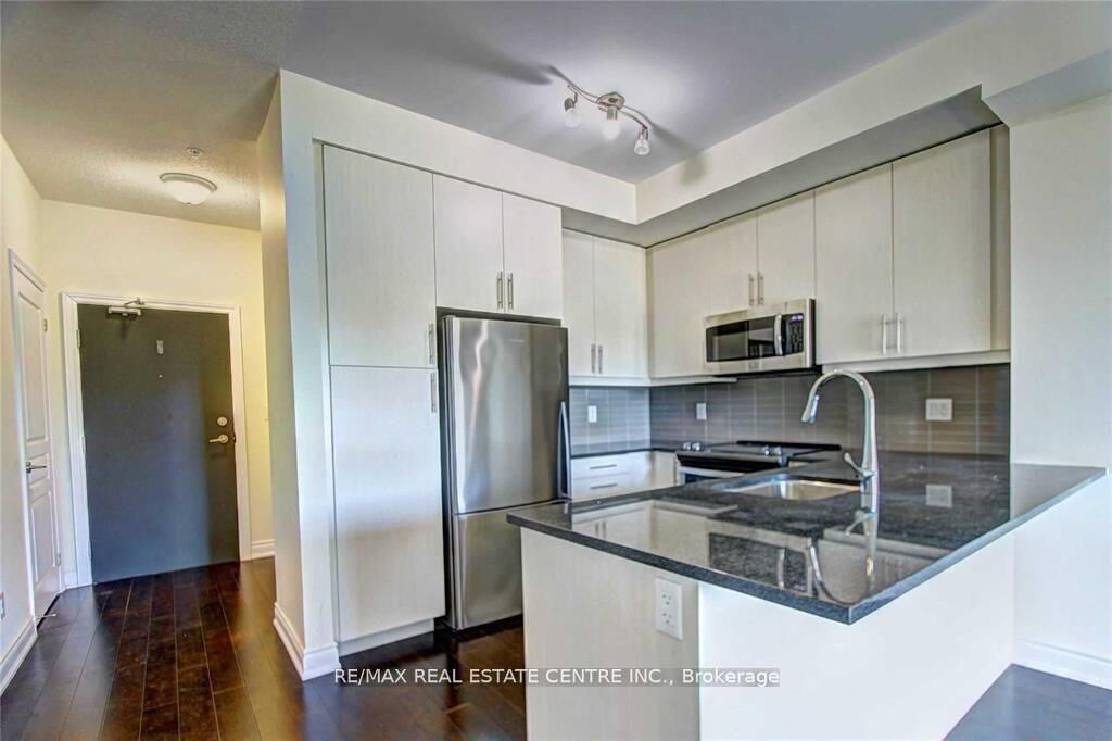 Property Photo: 3170 Erin Mills Parkway 231 ON L5L 1W8