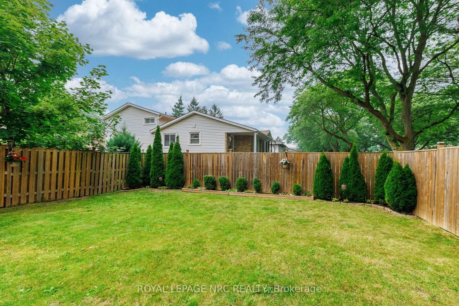 Property Photo: 105 Ventura Drive ON L2R 7H3