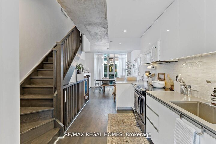 Property Photo:  1238 Dundas Street Th110  ON M4M 3R1 
