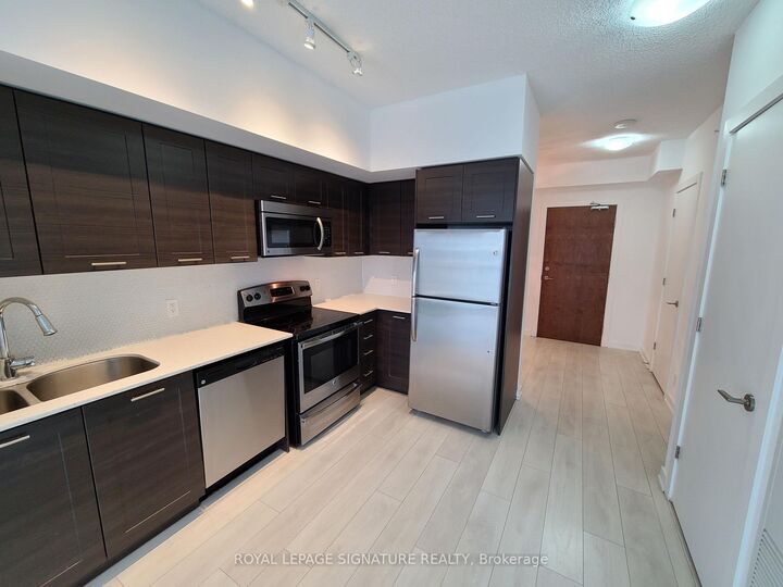 Property Photo: 2220 Lake Shore Boulevard W 3203 ON M8Y 0C1