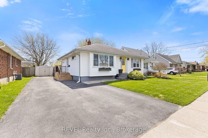 Property Photo: 41 Rose Avenue ON L2V 3C7