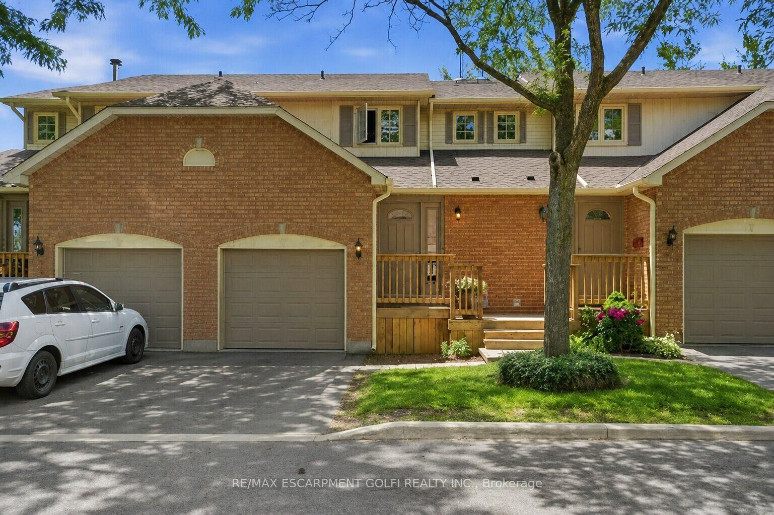 Property Photo: 79 Braeheid Avenue 6 ON L8B 0C6