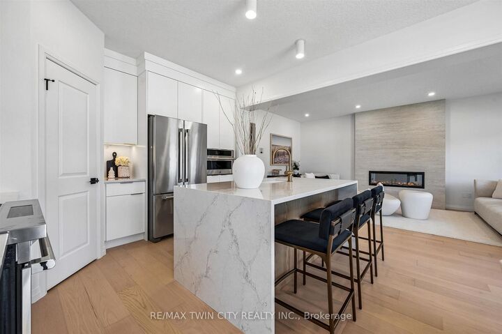1681 Dunkirk Avenue — photo 1