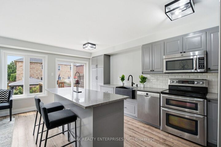 Property Photo: 6930 Elliott Parliament Street ON L5W 1B5