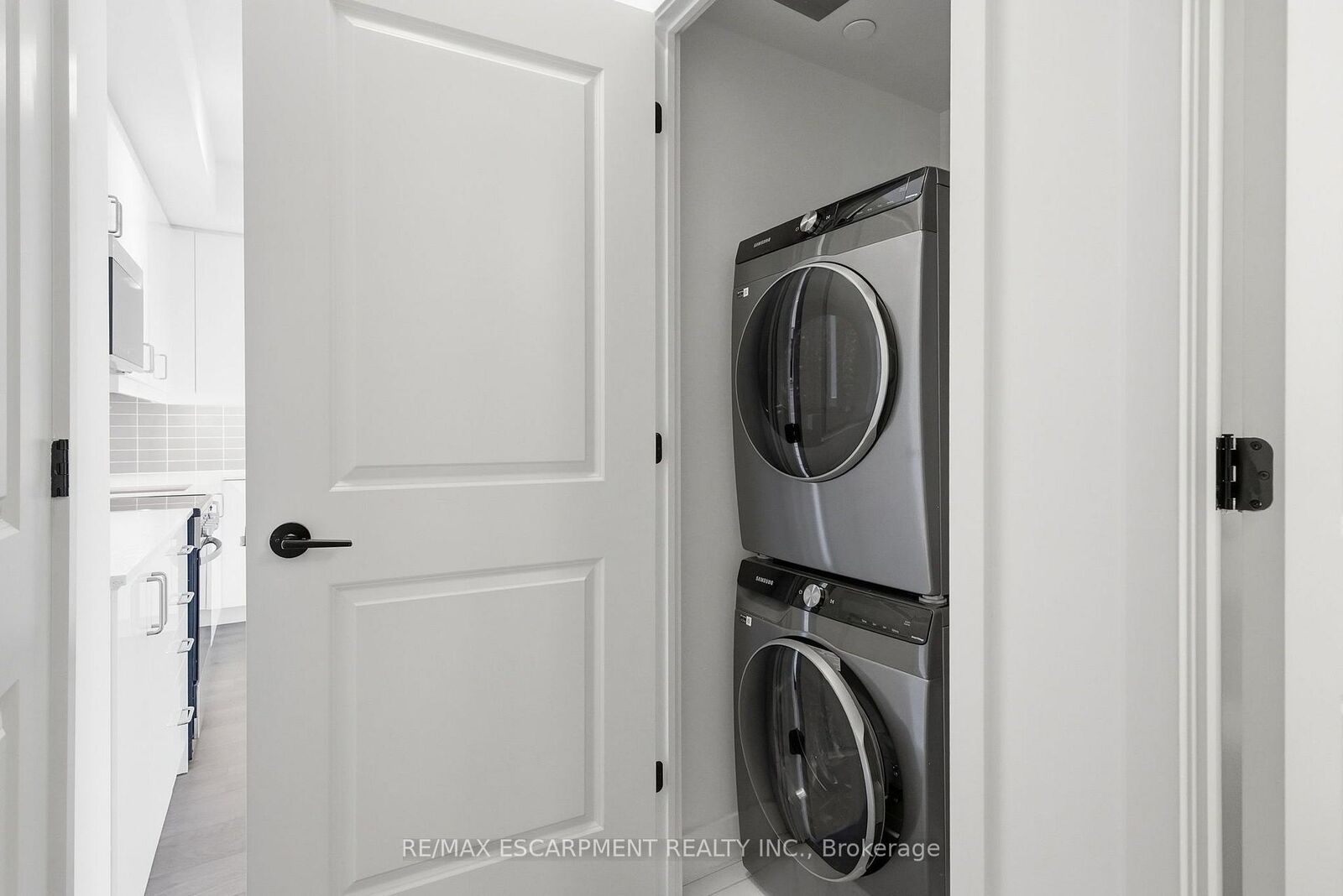 Property Photo:  2333 Khalsa Gate 811  ON L6M 0X7 