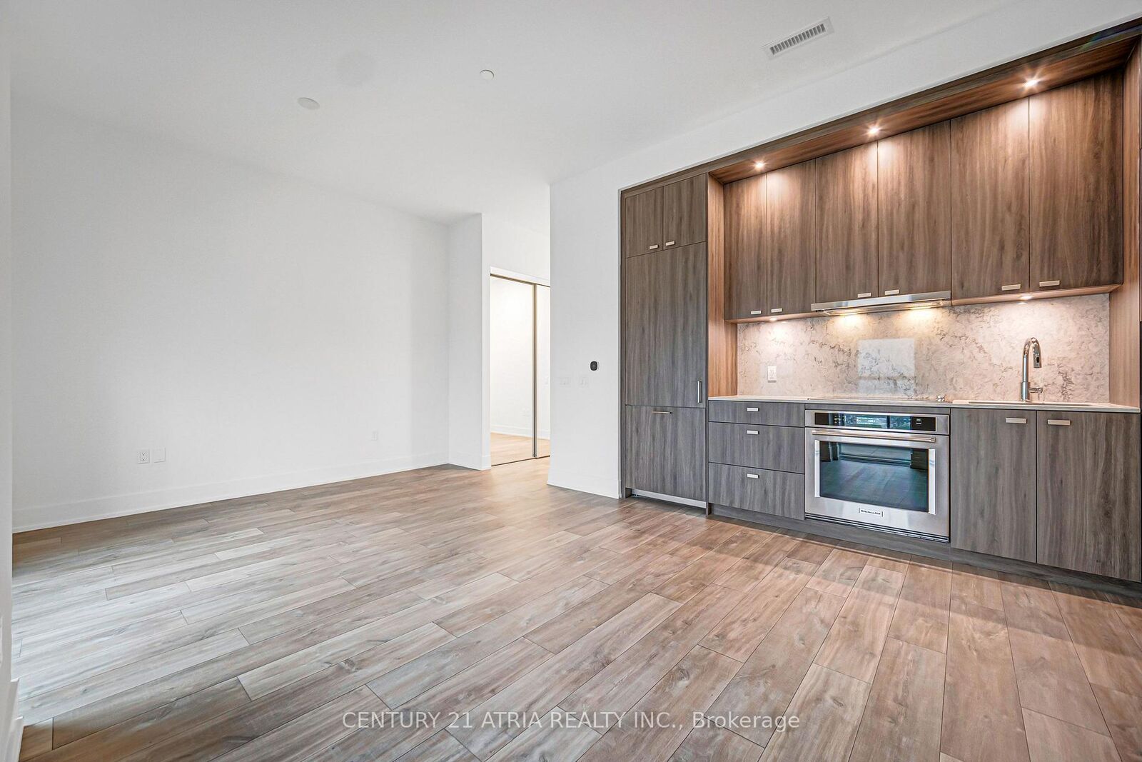 Property Photo: 858 Dupont Street Ph03 ON M6G 0C1