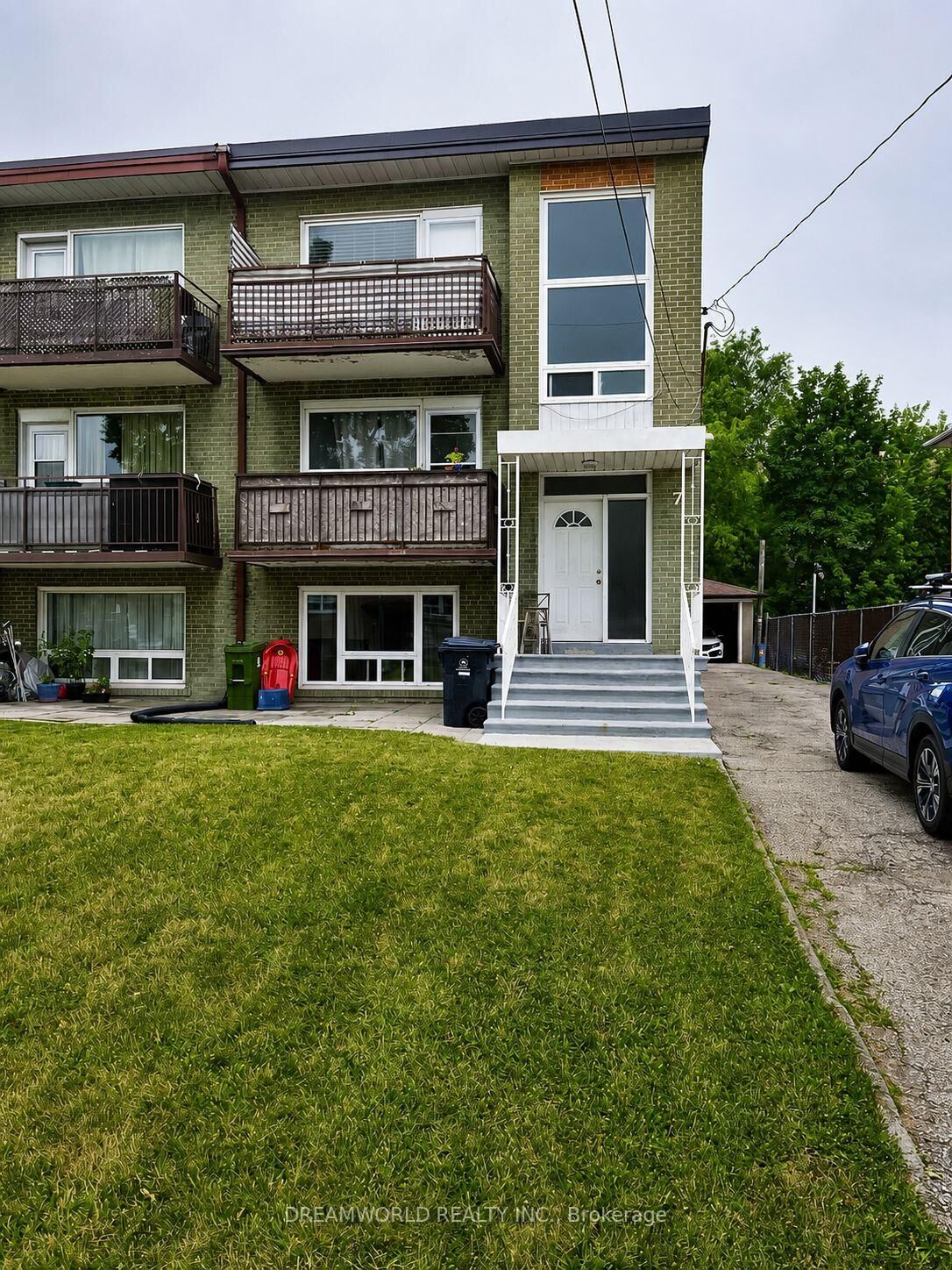 Property Photo: 7 Diana Drive ON M3M 2W2