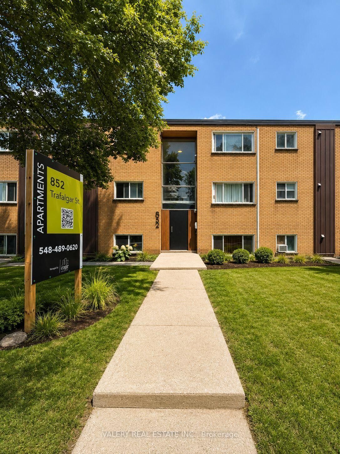 Property Photo: 852 Trafalgar Street 8 ON N5Z 1E7
