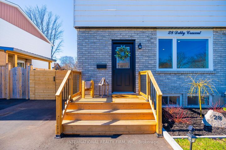 Property Photo:  28 Debby Crescent  ON N3R 7A4 