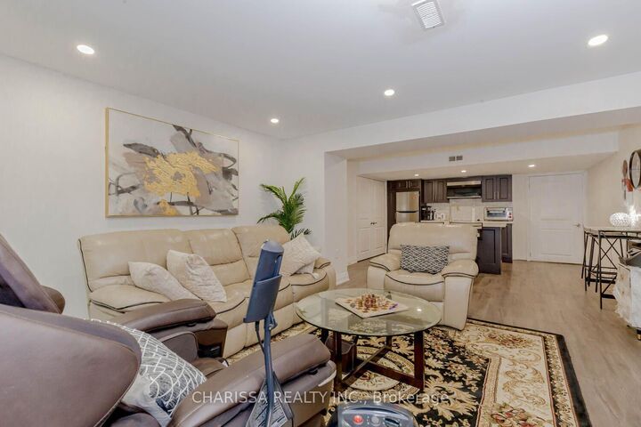 Property Photo: 3321 Mintwood Circle ON L6H 7C3