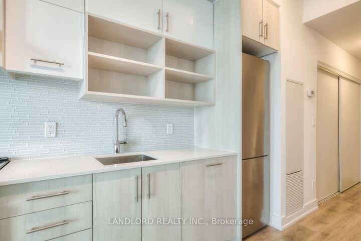 Property Photo: 150 Fairview Mall Drive 603 ON M2J 0E7