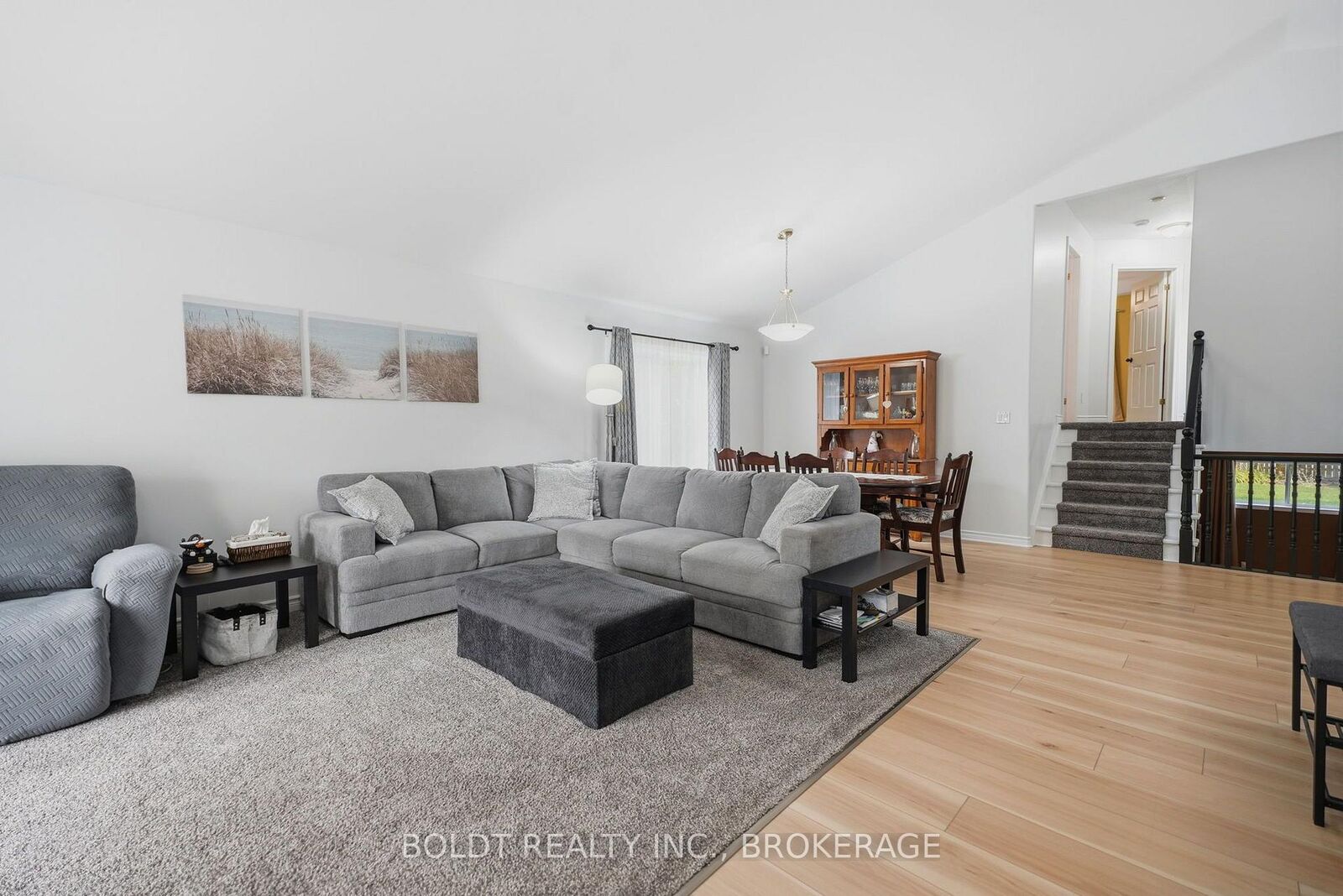 Property Photo:  22 Graves Crescent  ON L2S 3Z6 