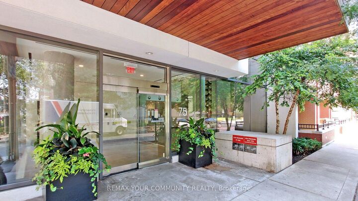 Property Photo: 75 St Nicholas Street 3304 ON M5Y 0A5
