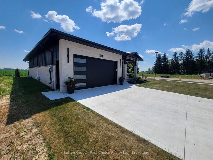 Property Photo:  128 Rowe Avenue  ON N0M 1S1 