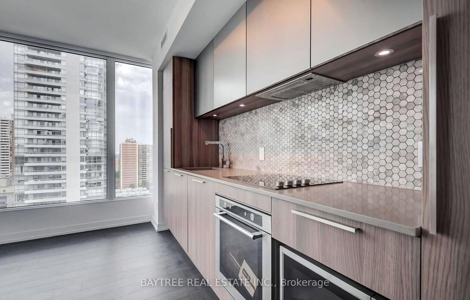Property Photo: 85 Wood Street 1106 ON M4Y 0E8