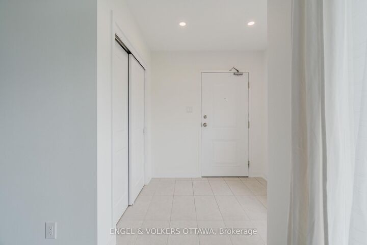 Property Photo: 35 Overberg Way G ON K2S 0W1