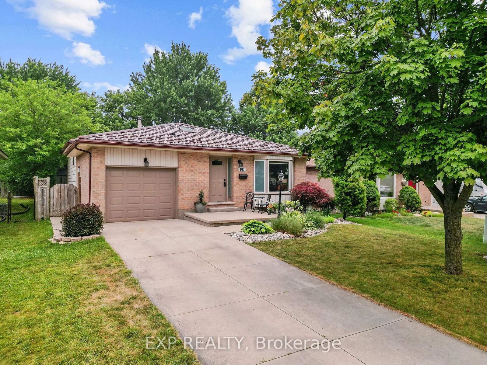 Property Photo:  103 Clara Crescent  ON N6E 3G7 