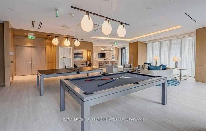 Property Photo: 585 Bloor Street E 1415 ON M4W 0B3