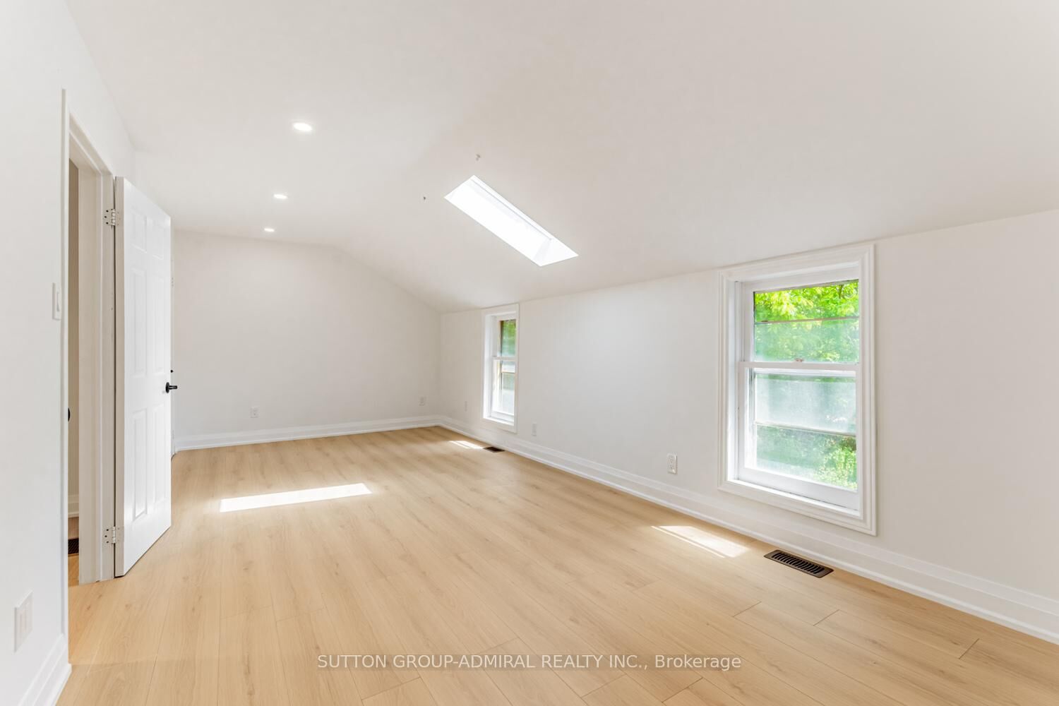 Property Photo: 457 D'Arcy Street 2 ON L3Y 1M9