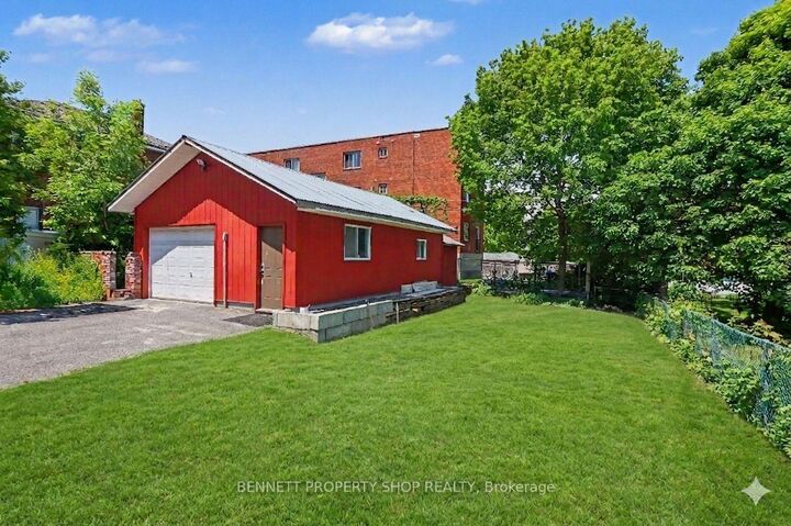 Property Photo: 1361 Summerville Avenue ON K1Z 8G9