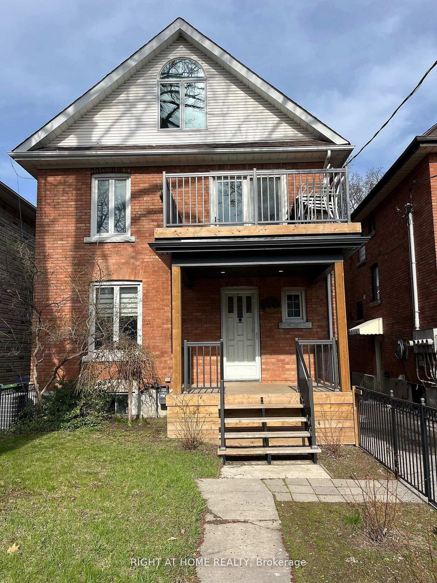 Photo de la propriété: 157 Medland Street ON M6P 2N4