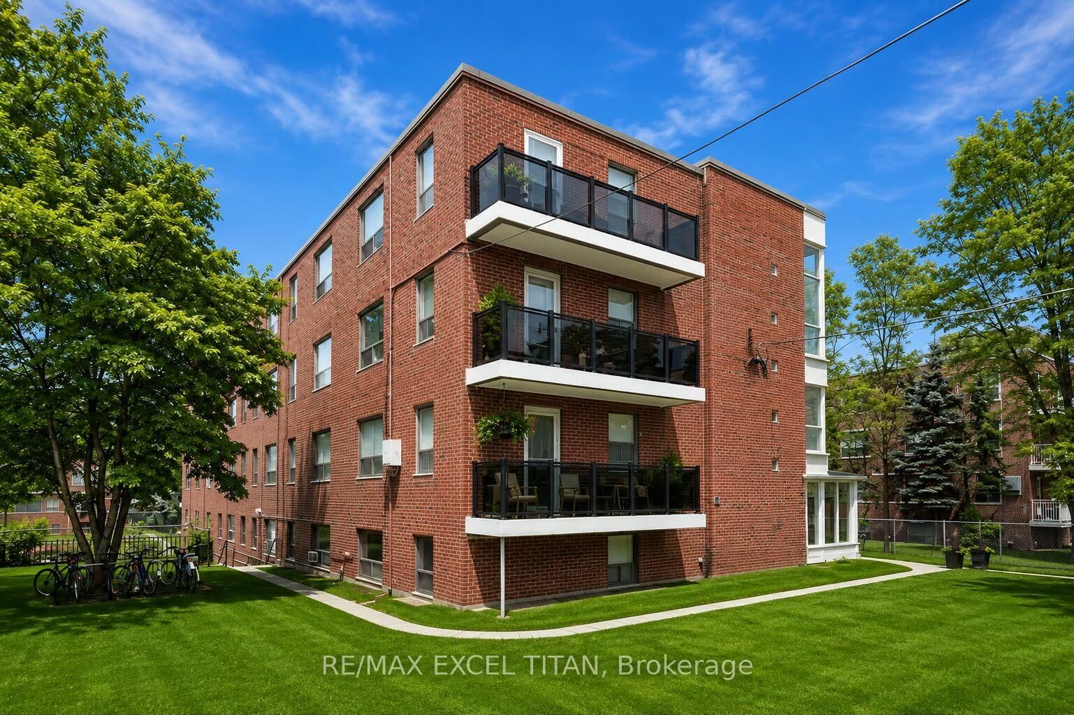 Property Photo: 4 Hill Heights Road 305 ON M8Y 1Z1