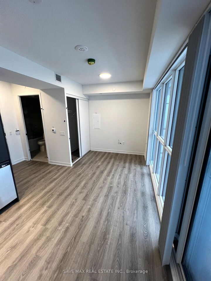 Property Photo: 195 Commerce Street 912 ON L4K 0P9