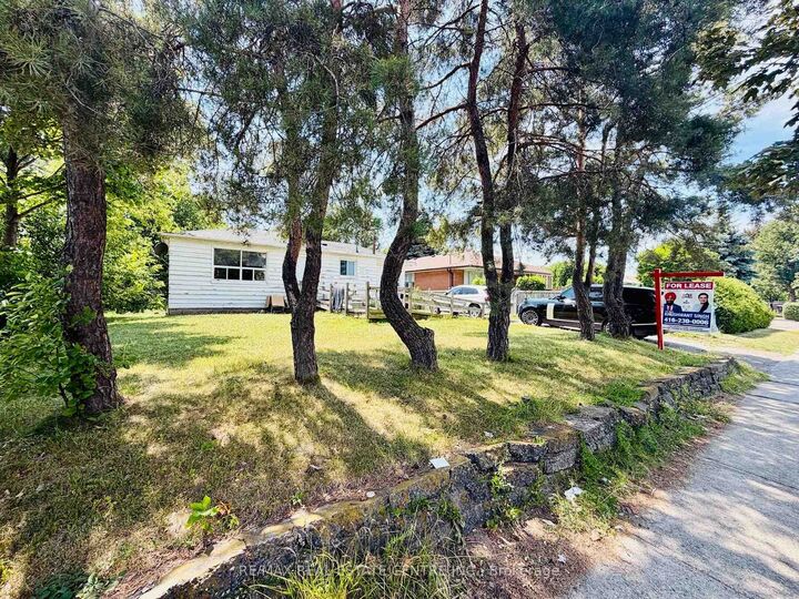 Photo de la propriété: 7118 Goreway Drive ON L4T 2T6