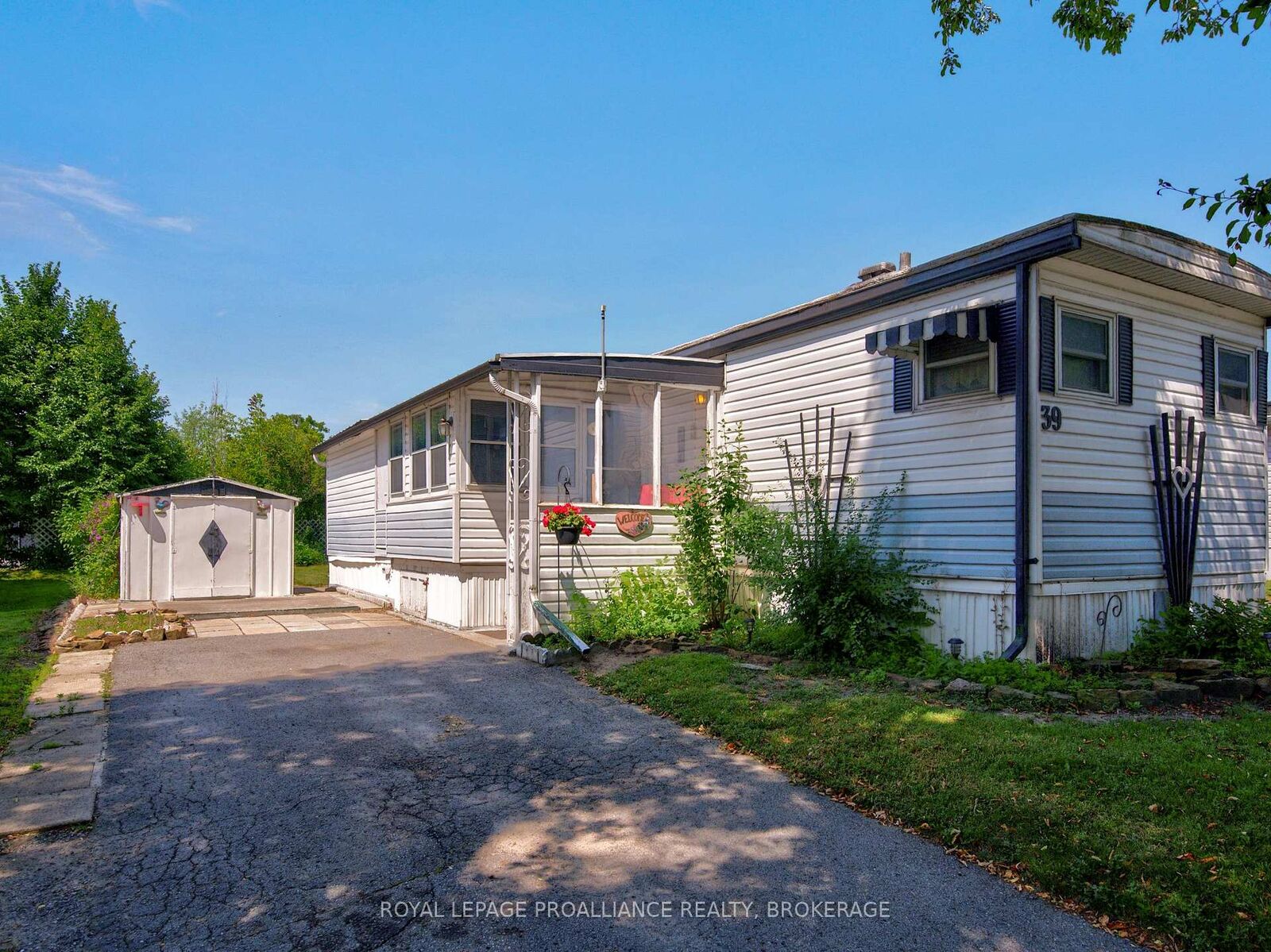 Property Photo:  39 Worthington Way  ON K7K 5C2 