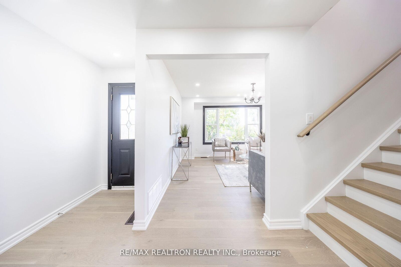 Property Photo: 14 Grassmere Avenue ON L1H 3X4