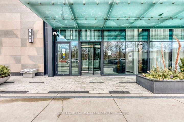 Property Photo: 585 Bloor Street E 1320 ON M4W 0B3