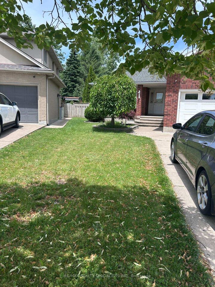 Property Photo: 7594 Canterbury Crescent ON L2H 3E7