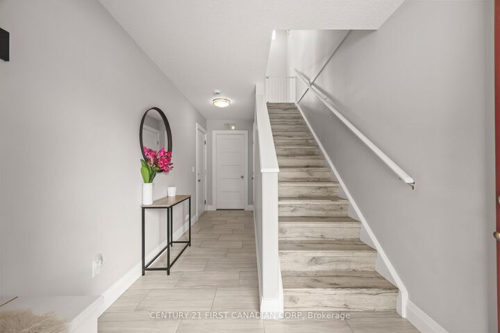 Property Photo: 3025 Singleton Avenue 18 ON N6L 0B8