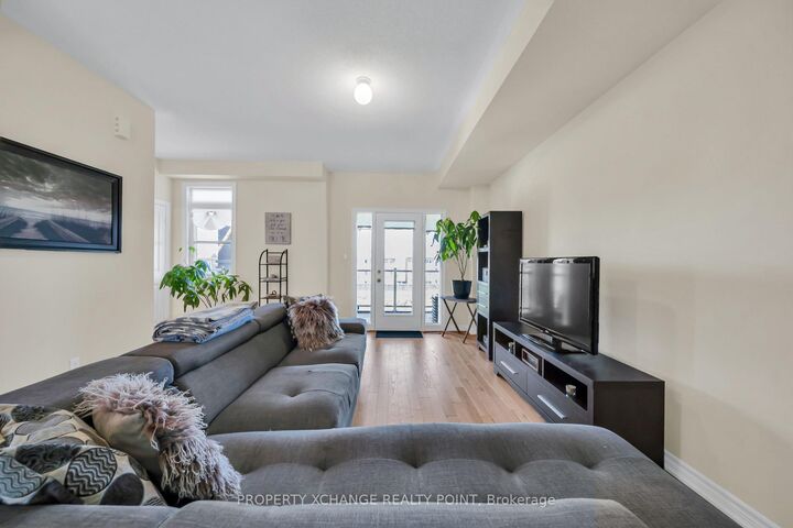 Property Photo:  2540 William Jackson Drive 603  ON L1X 0E4 