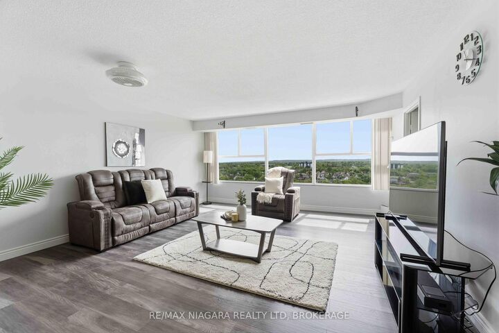 Property Photo: 7 Gale Crescent 1207 ON L2R 7M8