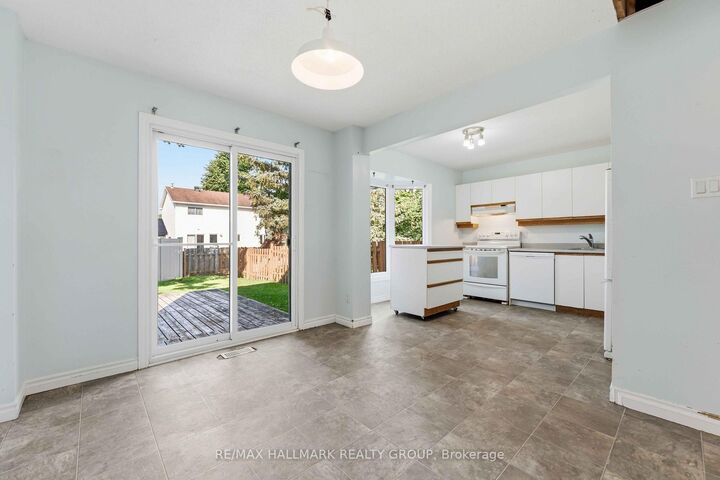 Property Photo: 1093 St-Emmanuel Terrace ON K1C 2J6