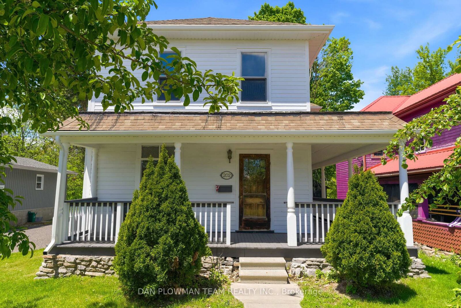 Property Photo:  202 Queen Street  ON K0L 1L0 