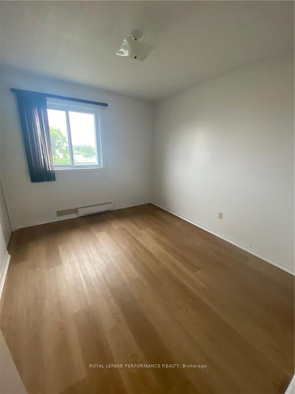 Property Photo:  220 Kenyon Street W 209  ON K0C 1A0 