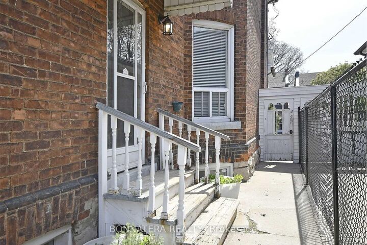 Property Photo:  47 Emerald Street N (Main)  ON L8L 5K2 