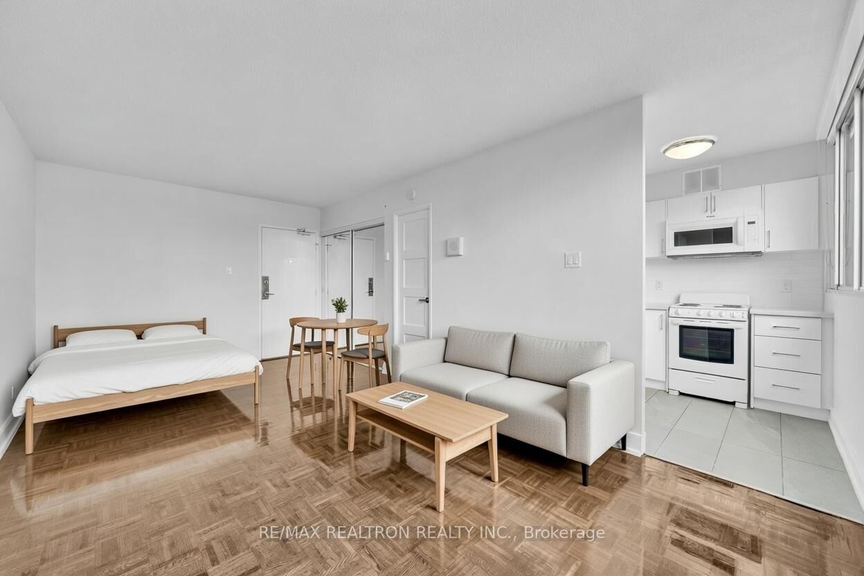 Property Photo: 33 Isabella Street 2713 ON M4Y 2P7