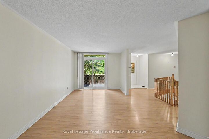Property Photo:  245 Elgin Street W 201  ON K9A 5M1 