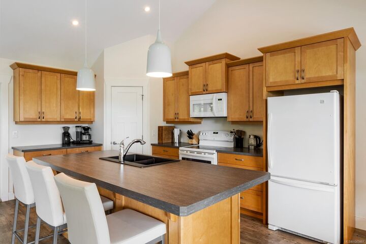 Property Photo: 6531 Country Rd BC V0R 1W0