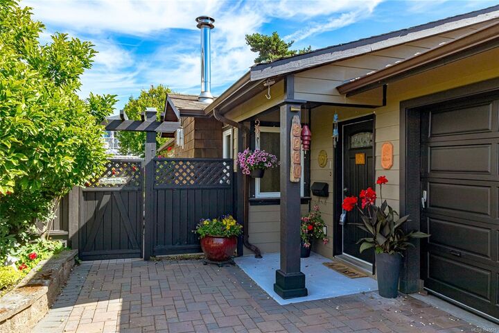Property Photo:  9960 Swiftsure Pl  BC V8L 4E4 