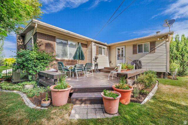 Property Photo: 6653 S Guntherwoods Ln UT 84121