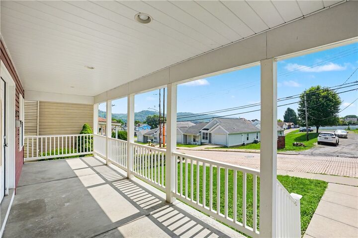Property Photo: 618 Locust St PA 15108
