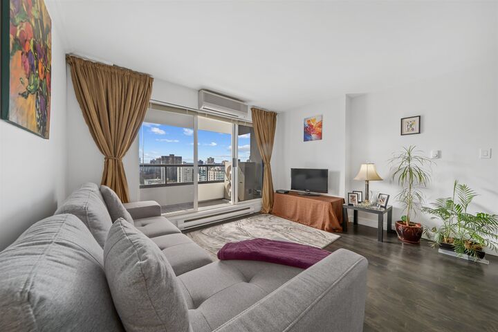 Property Photo: 1060 Alberni Street 1908 BC V6E 4K2