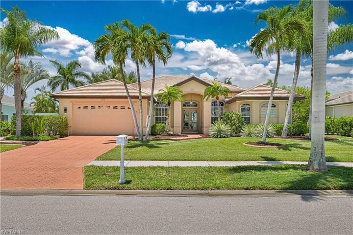 Property Photo: 5514 Merlyn Ln FL 33914
