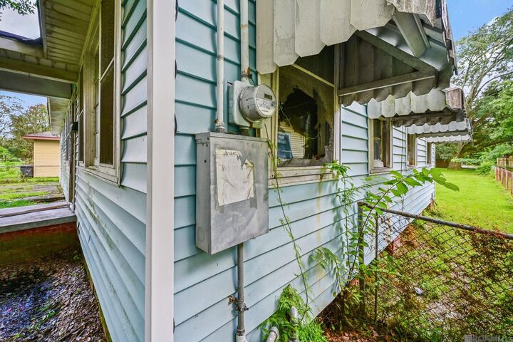 Property Photo: 4824 Oaklon Ave LA 70811