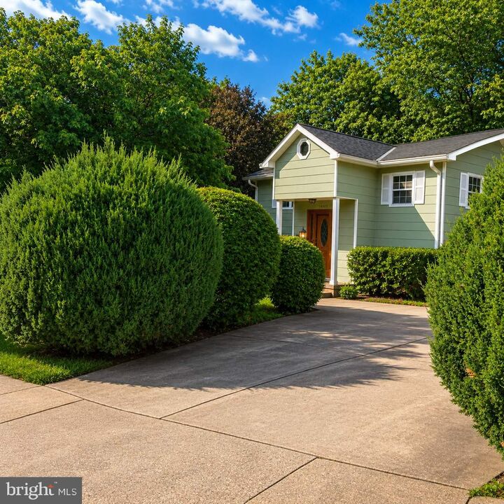 Property Photo: 14307 Fairview Lane VA 22193