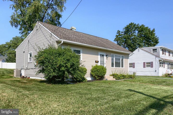 Property Photo: 204 S Locust Street PA 17011
